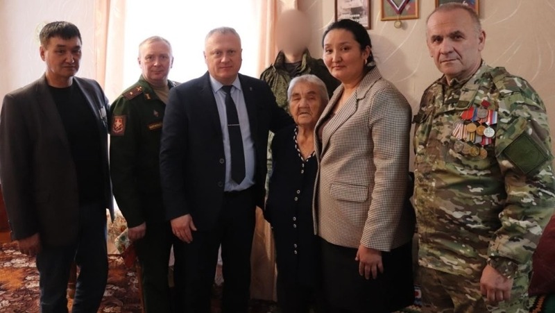 Жительницу Челябинской области наградили медалью «Матери защитника Отечества»