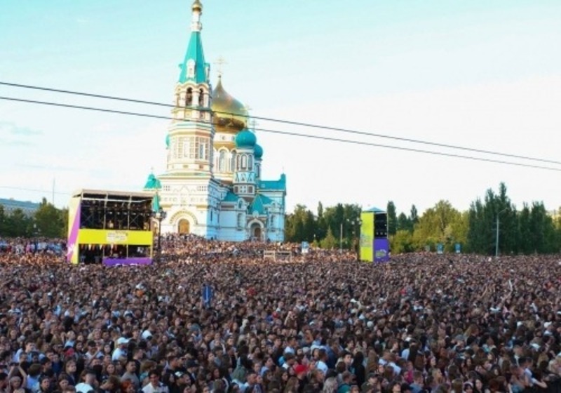 Вечерний концерт ко Дню молодёжи в Омске собрал 150 тысяч человек