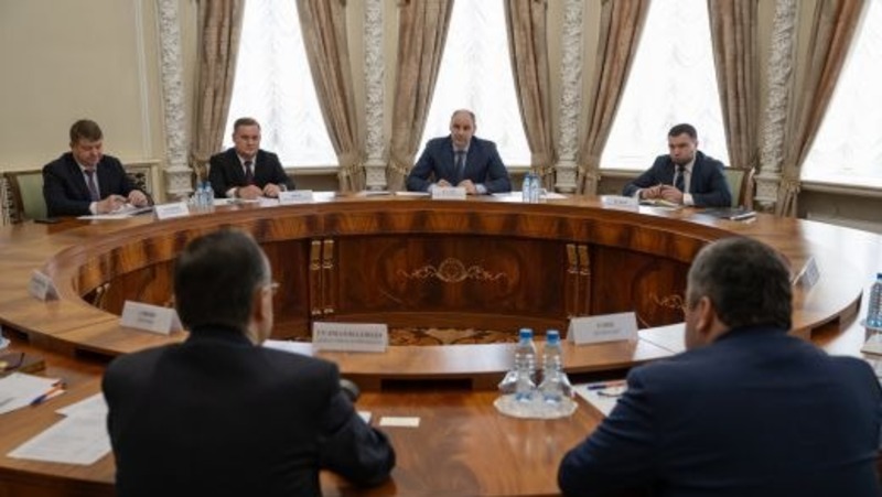 Д. Паслер обсудил с послом Таджикистана сотрудничество в промышленности и образовании