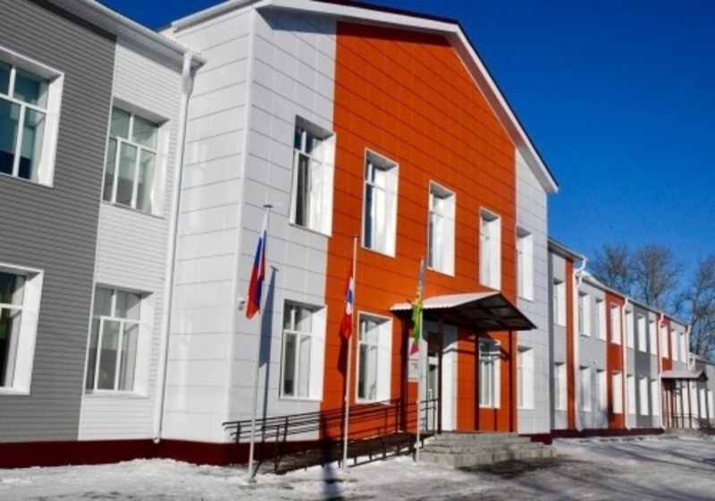 Новосанжаровская школа в Русско-Полянском районе открылась после обновления