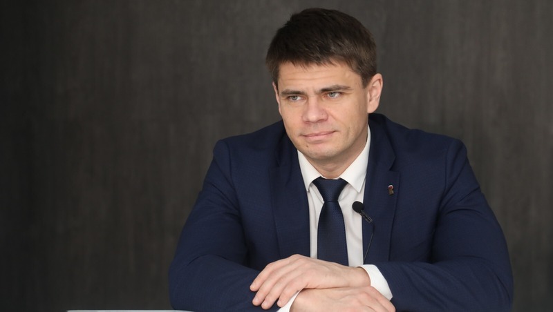 Депутат Сергей Боярский поздравил Александра Бельского с юбилеем