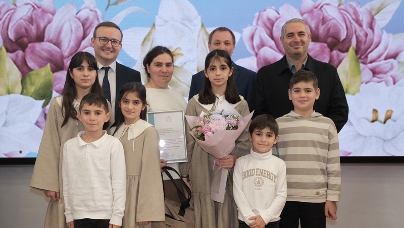 26 многодетных матерей наградили за вклад в воспитание детей в Нижегородском кремле