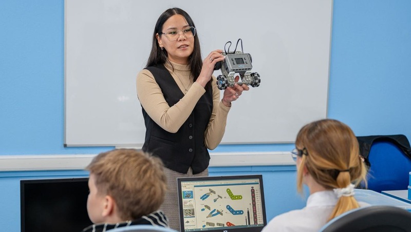 Новое оборудование получат кабинеты физики и музыки школы Магадана в 2026 году 