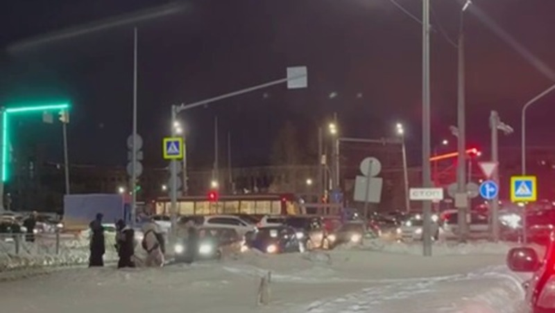 Потоп произошел на перекрестке улицы Дубравная и проспекта Победы в Казани