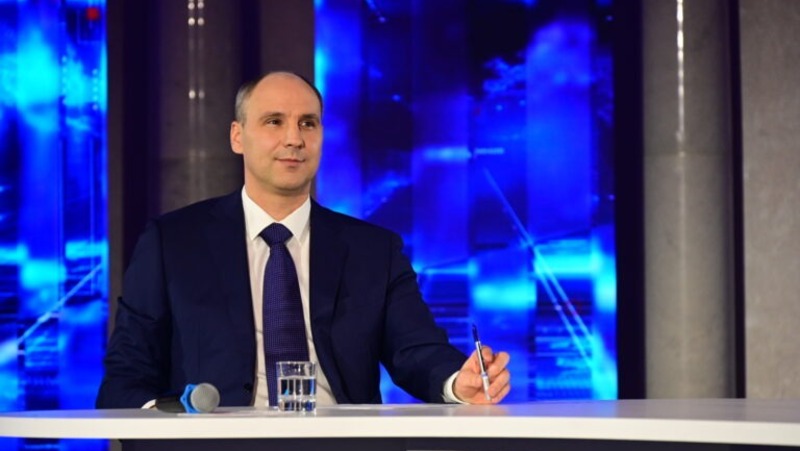 Паслер вручил медали «За проявленное мужество» 9 юным свердловчанам