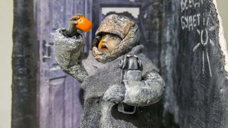 Челябинцы возложили цветы к Ленинградскому мосту в память о жертвах блокады