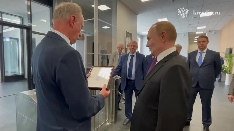 Путина наградили медалью «За верность российскому флоту»