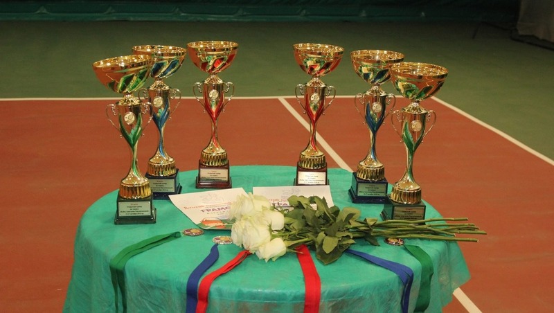 Носков поздравил самарскую самбистку с золотом на первенстве мира