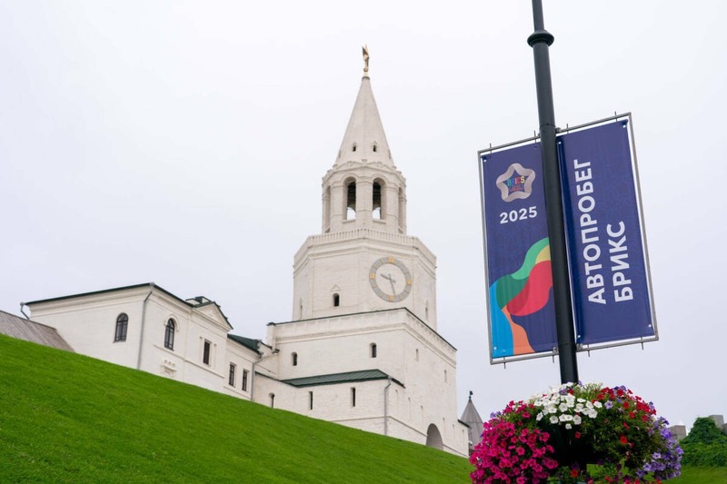 Международный автопробег БРИКС стартовал у Казанского Кремля