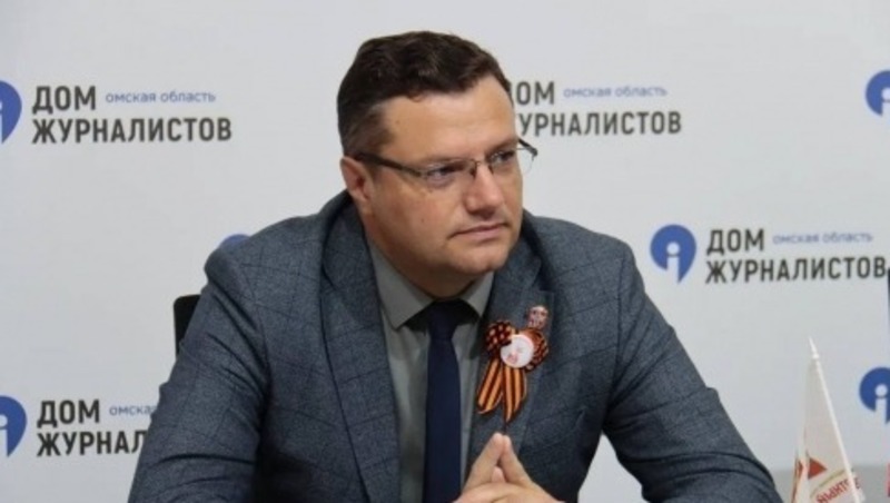 Министр внутренней политики Омской области Анастасия Терпугова сообщила, что Игнатчик будет курировать ключевые направления работы, включая координацию экспертно-аналитической деятельности, взаимодействие с «Региональным центром по связям с общественностью» и обеспечение информационно-аналитической поддержки деятельности губернатора и правительства региона.  Источник: https://bk55.ru/news/article/246418/