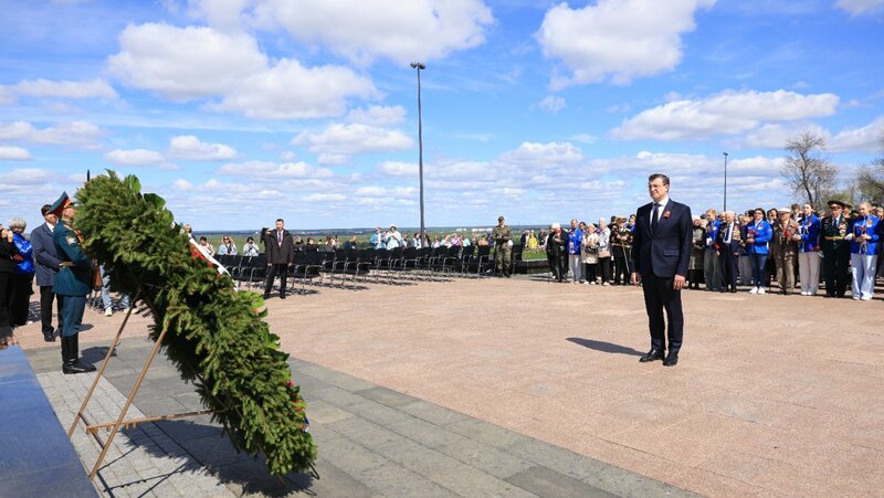 Глеб Никитин в День Победы почтил память павших у Вечного огня
