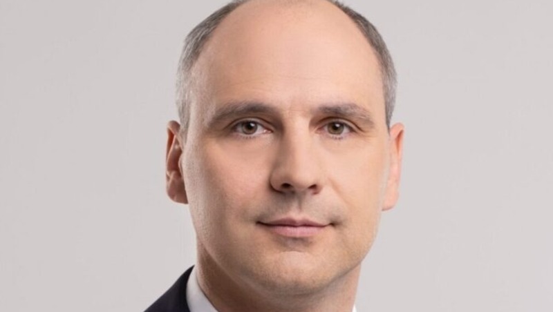 Д. Паслер поздравил работников гражданской авиации с профессиональным праздником