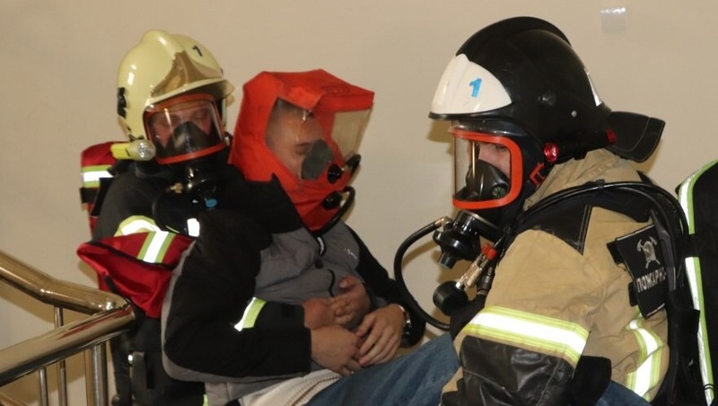 Свыше 400 человек эвакуировали из политехникума в Магадане