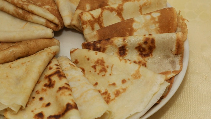 Петербургская студентка поставила мировой рекорд по числу испечённых блинов за час