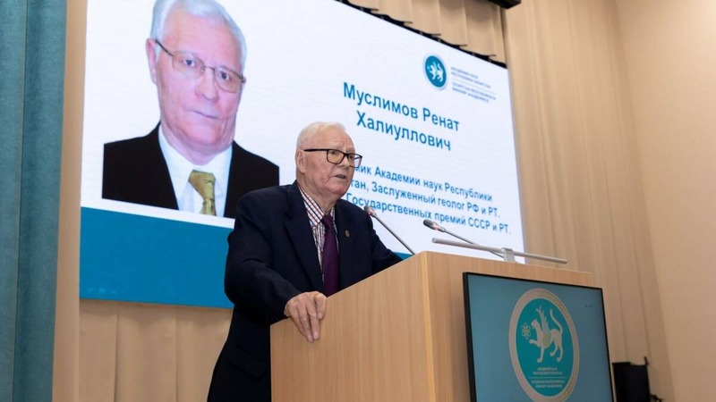 Минниханов вручил Муслимову медаль ордена «За заслуги перед Республикой Татарстан»