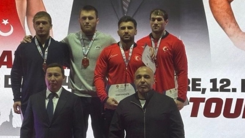 Омич завоевал серебро на международном турнире по греко-римской борьбе