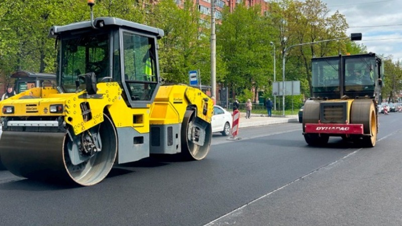 На проспекте Тореза в Петербурге приступили к укладке асфальта