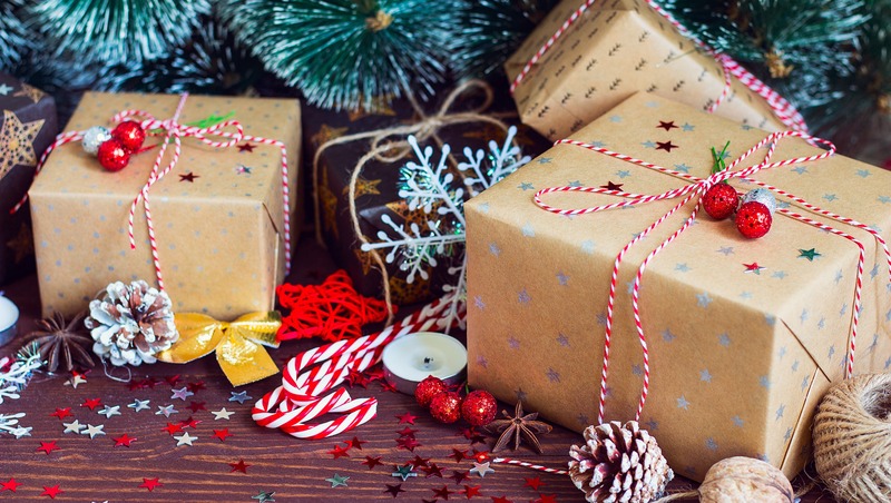 Всероссийскую горячую линию по выбору новогодних подарков запустили в России