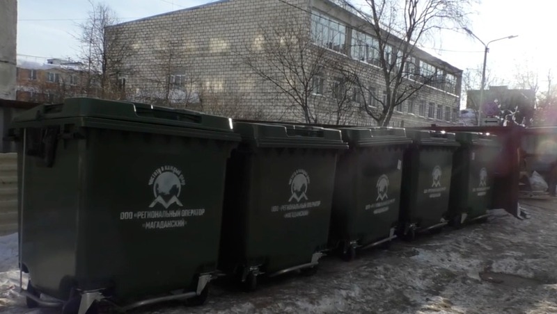 416 новых мусорных евроконтейнеров установили в Магадане