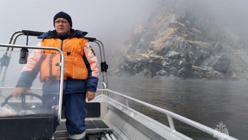 Нарушение правил навигации едва не стоило жизни рыбаку в Магадане