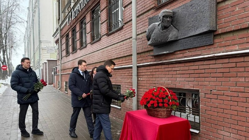 Мемориальную доску советскому хоккеисту Скворцову установили в Нижнем Новгороде