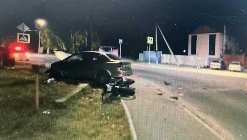 В Омске водитель Toyota сбила подростков на мотоцикле