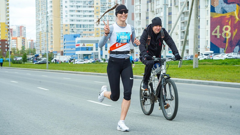 Челябинка установила рекорд марафона в Алматы, финишировав ползком