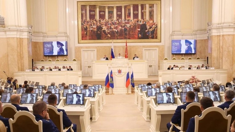 Беглов вручил благодарности лучшим сотрудникам городской прокуратуры