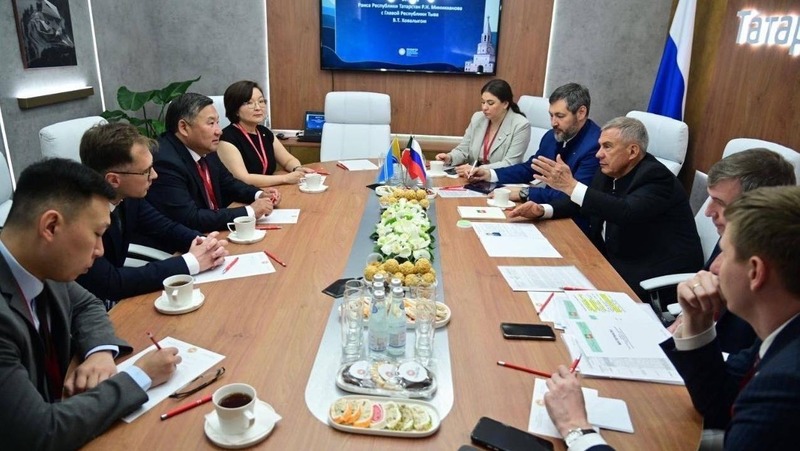 Минниханов и глава Тывы подписали план по сотрудничеству до 2028 года