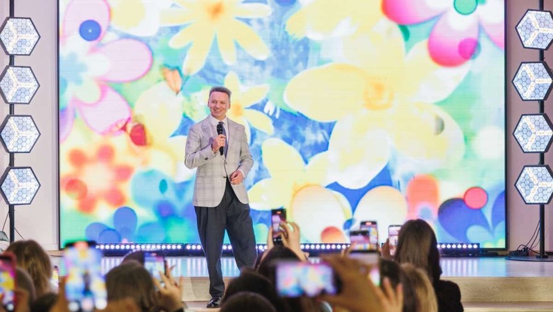 Актёр Александр Олешко выступил с лекцией перед многодетными нижегородками