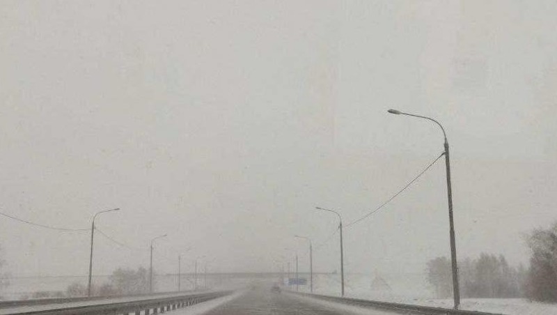 В Омске дорожные службы перешли на усиленный режим из-за заморозков