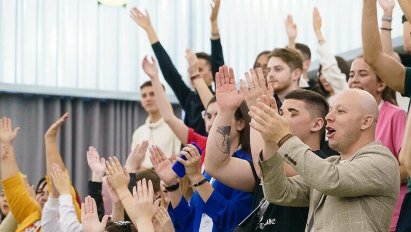 Активистов наградили за вклад в сохранение традиций на молодёжном форуме в Нижнем Новгороде