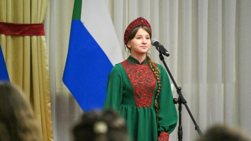 Одаренные дети Хабаровского края получили свидетельства о ежемесячной с стипендии