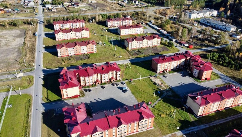 90 аварийных домов расселят в Свердловской области до 2026 года