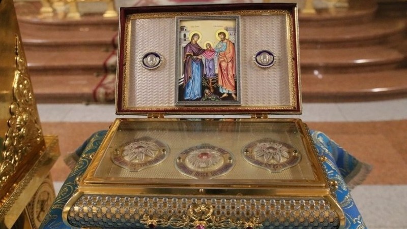 Ковчег с частью пояса Пресвятой Богородицы встретили в главном соборе Хабаровского края