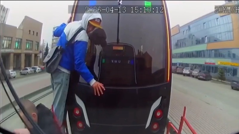  Челябинский школьник упал под трамвай при катании в сцепке вагонов