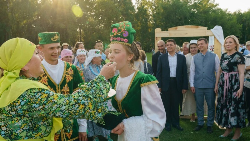 80 молодых семей из РТ получили гранты на проведение свадьбы в национальном стиле