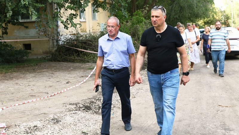 Носков поручил обновить тротуар около самарской детской поликлиники №10