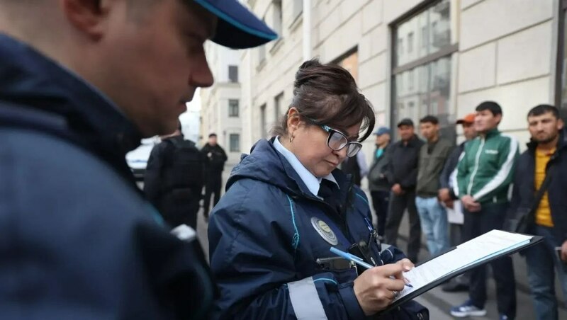 В автобусе №55 в центре Петербурга проверили оплату проезда