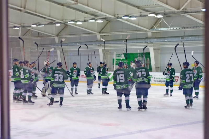 Хоккеисты из Боброва дважды обыграли чемпиона НМХЛ