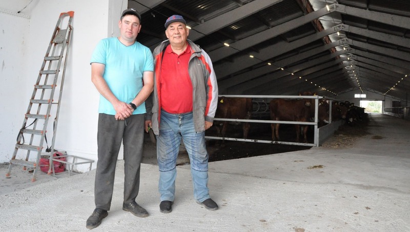 Минниханов поблагодарил елабужского фермера за вклад в сельское хозяйство РТ