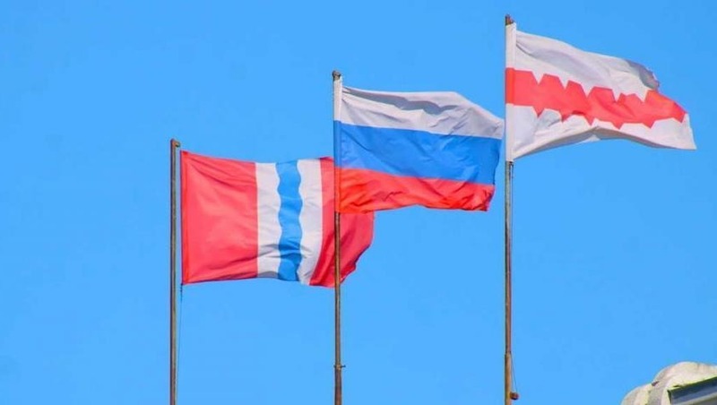 Путин наградил 3 омичей за достижения в работе