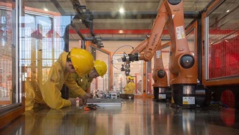 Паслер подписал указ о назначении губернаторской стипендии 50 студентам