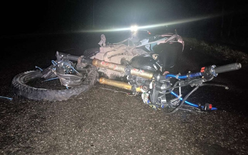 2 подростков на мотоцикле сбил на трассе автомобилист из Воронежа