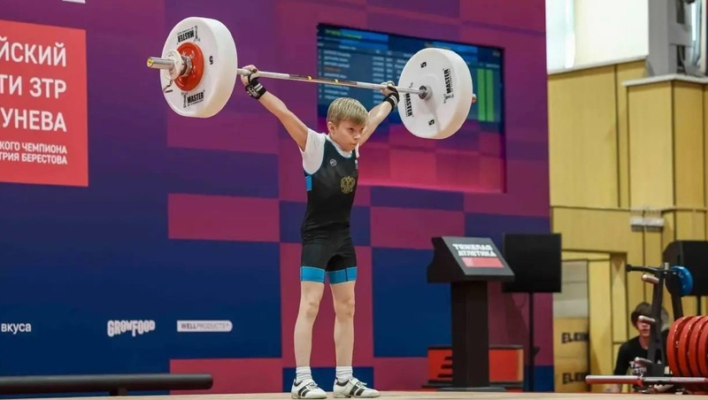 Юный петербуржец Александр Пучков победил на всероссийском турнире по тяжёлой атлетике