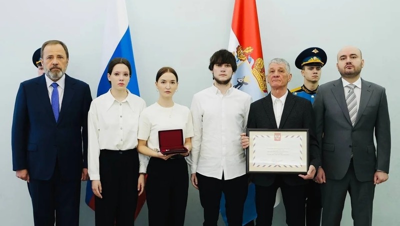 Федорищев вручил медаль «Золотая Звезда» семье Героя России Ильсура Беляева