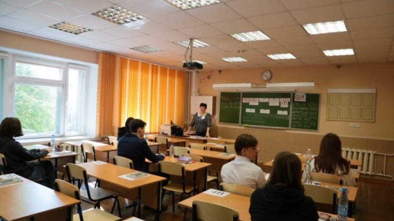Три омских выпускника написал ЕГЭ по физике на 100 баллов