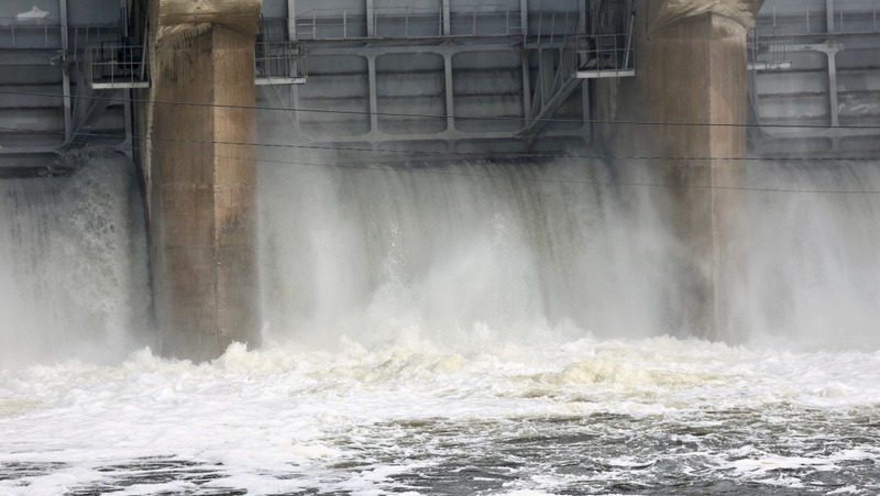 А.Текслер проверил течение воды на Шершневской плотине перед паводком