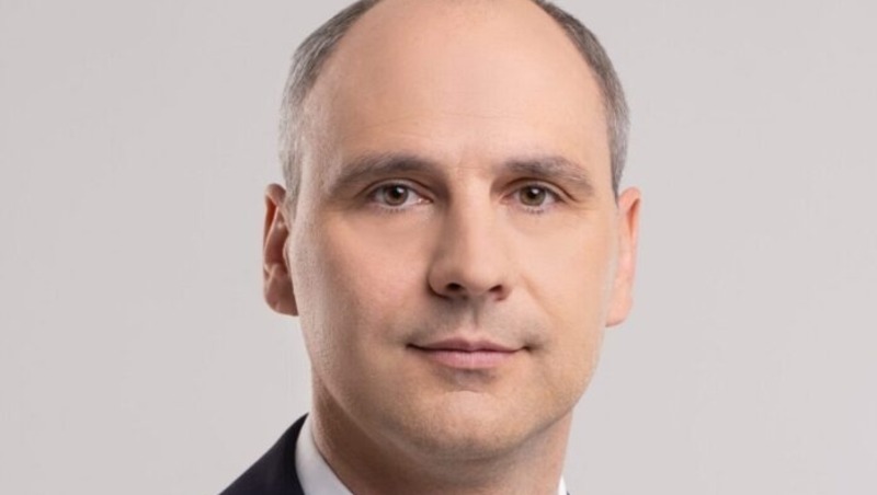 Денис Паслер поздравил уральцев с Днём российской науки