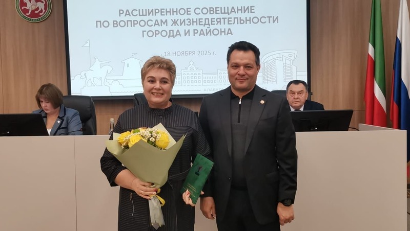 Нуриев вручил награды 3 сотрудникам за вклад в развитие судебного участка